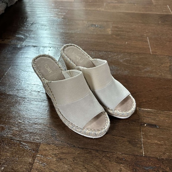 Toms-beige suede wedges-Size 8 - Picture 8 of 10